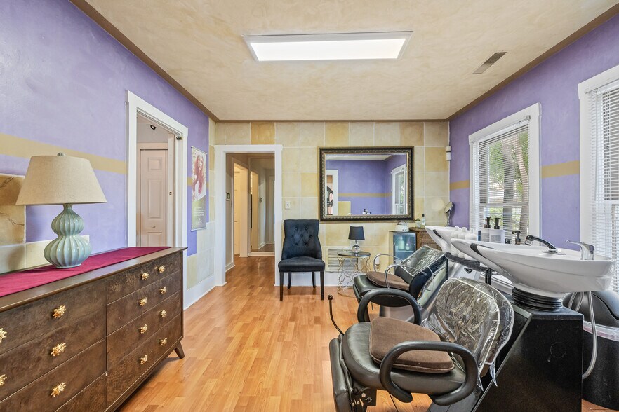 More Photos Of 805 Turner St, Clearwater Office For Sale