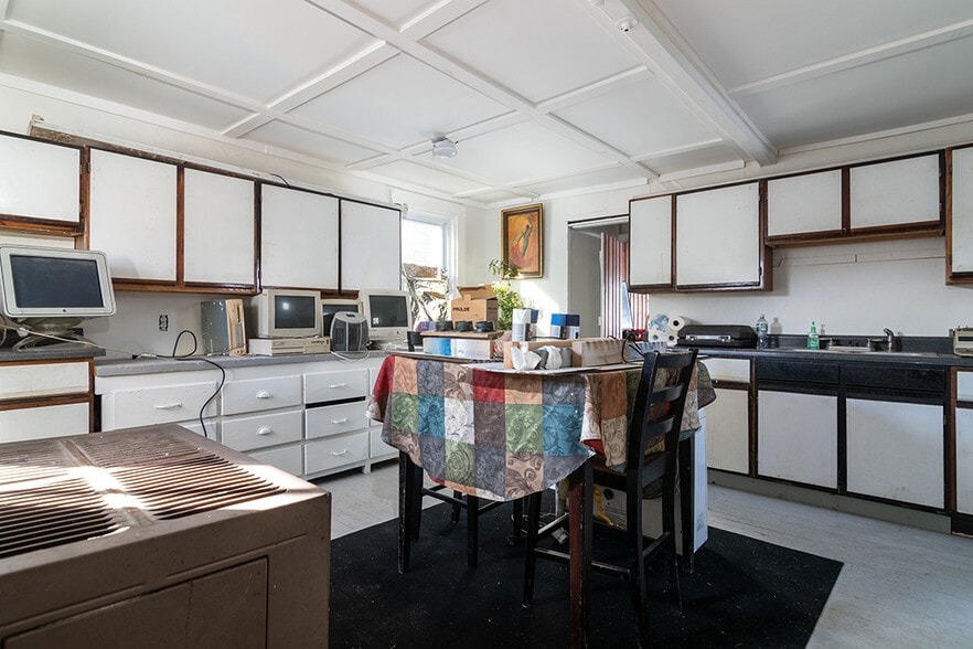 More Photos Of 367 Child St, Warren Freestanding For Sale
