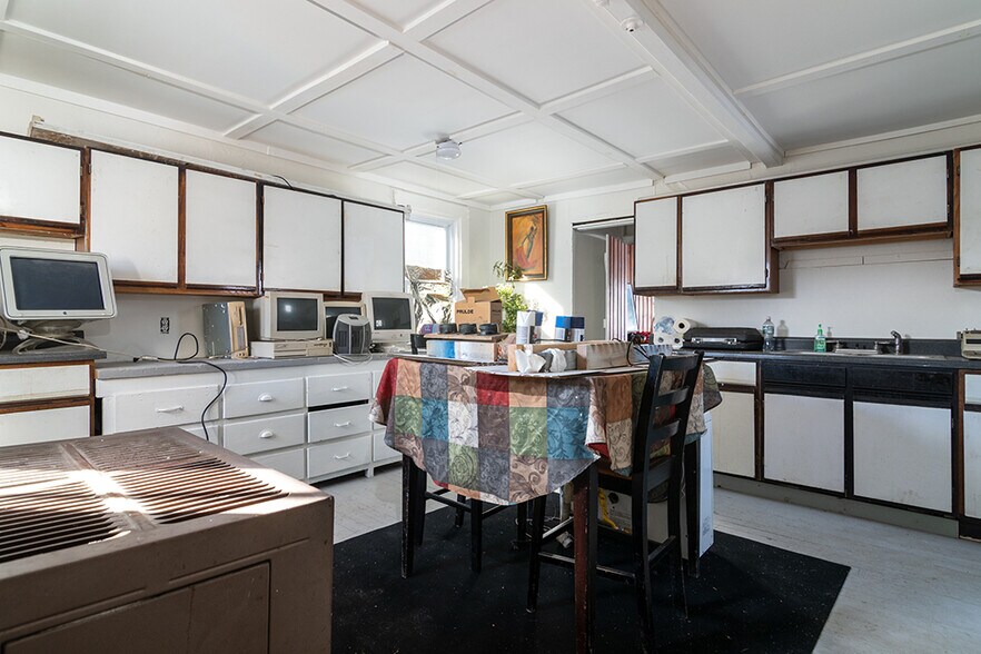 More Photos Of 388 Child St, Warren Freestanding For Sale