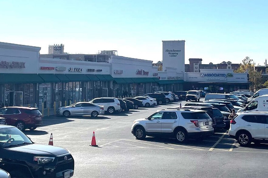 More Photos Of 7009-7063 Parsons Blvd, Fresh Meadows General Retail For Lease