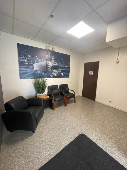 More Photos Of 2625 Gardner Rd, Broadview Warehouse For Lease