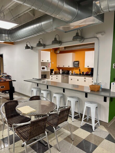 More Photos Of 11 Michigan Dr, Natick Research And Development For Lease