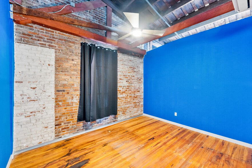 More Photos Of 122 E Laurel St, Mullins Industrial For Sale