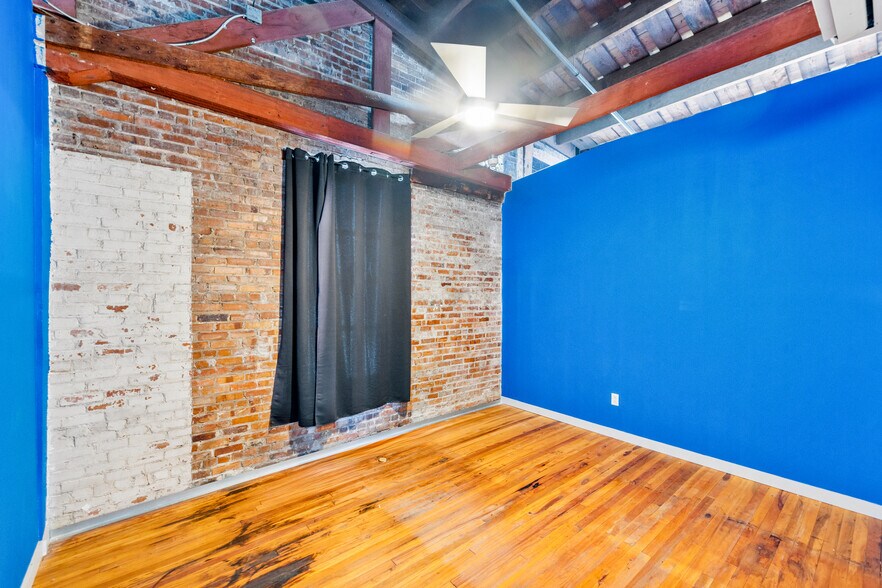 More Photos Of 122 E Laurel St, Mullins Industrial For Sale