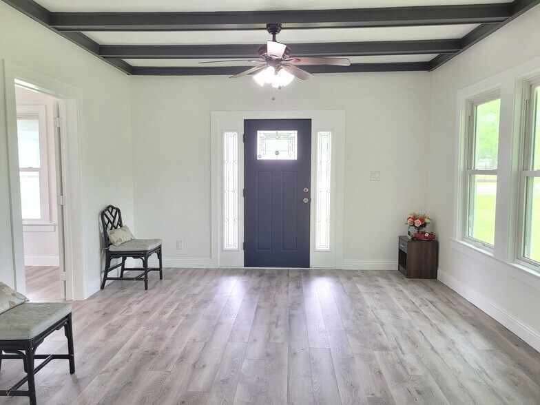 More Photos Of 802 E Broad St, Forney Office For Sale