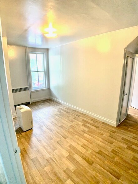 More Photos Of 862 Iron Ridge Rd, Spring Grove Apartments For Sale