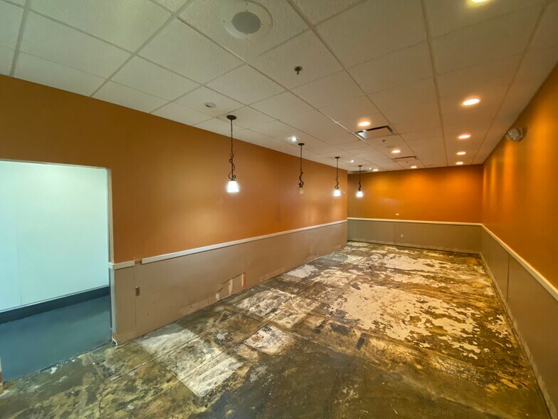 More Photos Of 61 Weaver Blvd, Weaverville Unknown For Lease