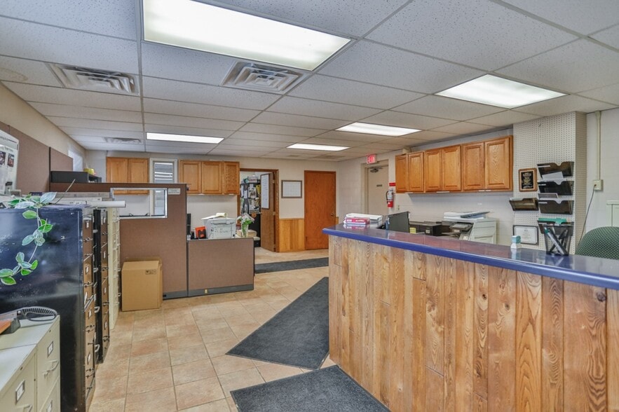 More Photos Of 711 3rd St, Marathon Manufacturing For Sale