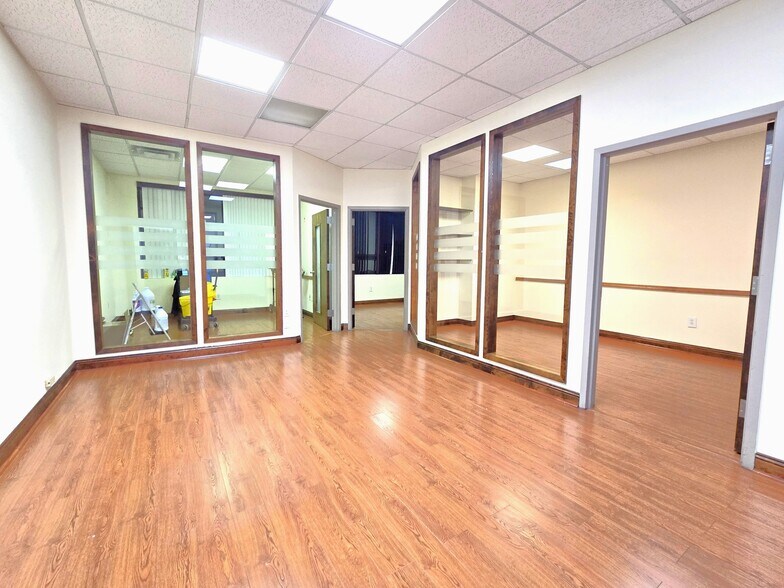 More Photos Of 35-01 30th Ave, Astoria Medical For Lease