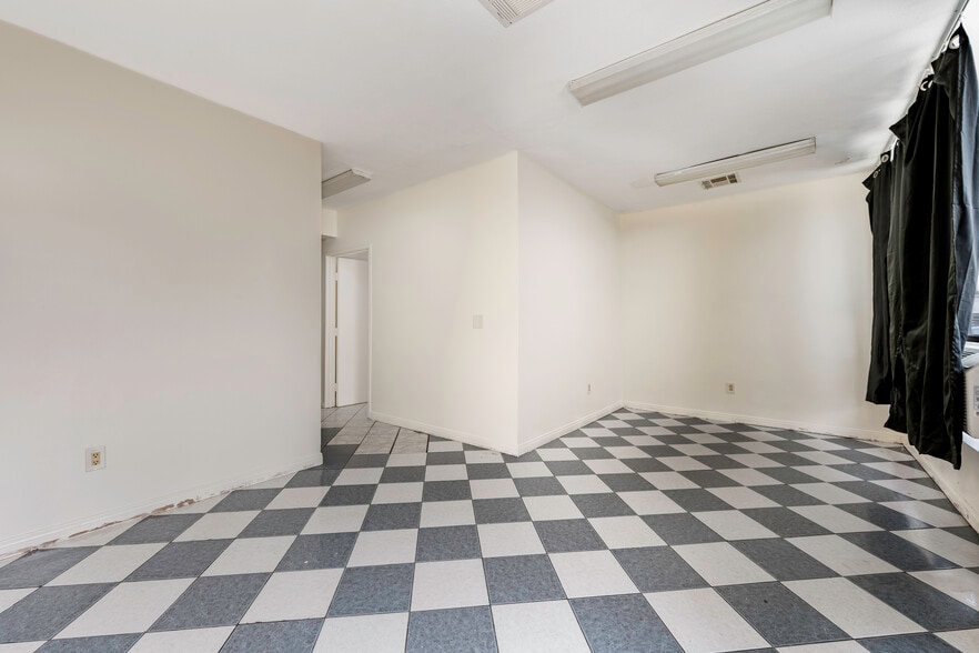 More Photos Of 825 W Gardena Blvd, Gardena Hotel For Lease