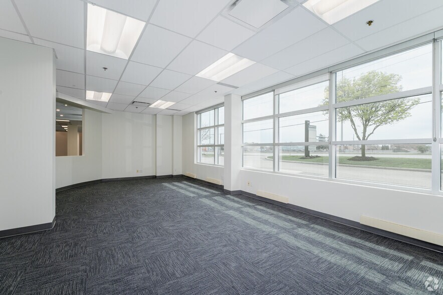 More Photos Of 2351 Upper Middle Rd E, Oakville Warehouse For Lease