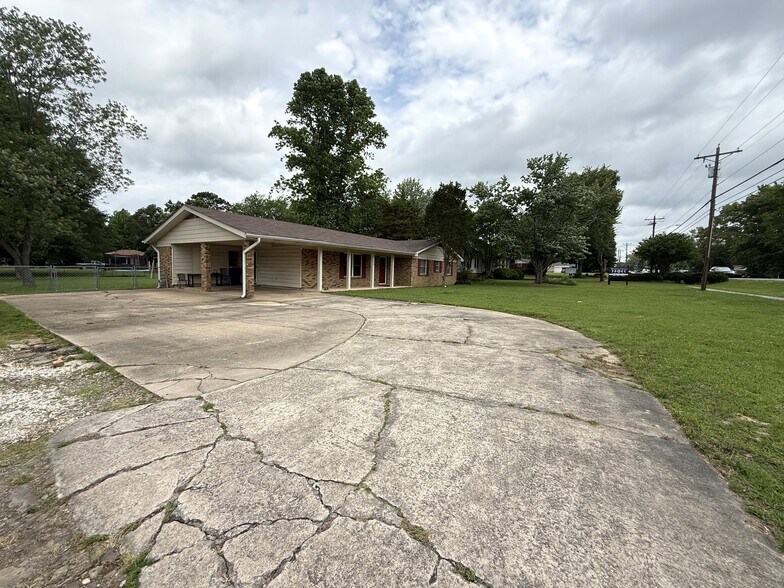 More Photos Of 608 S Pine St, Cabot Flex For Sale