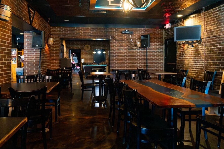 More Photos Of 1481 S Shelby St, Louisville Bar For Sale