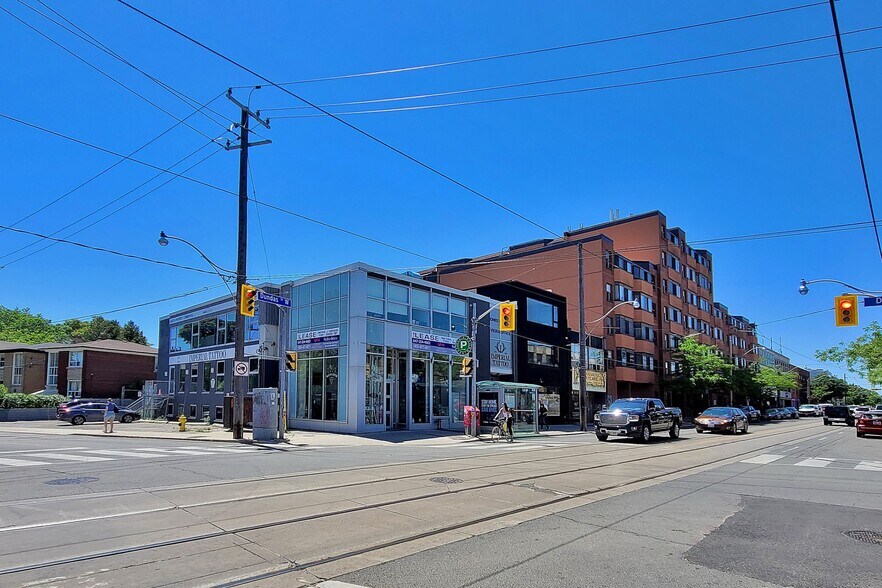 More Photos Of 1269-1271 Dundas St W, Toronto Storefront Retail Office For Lease