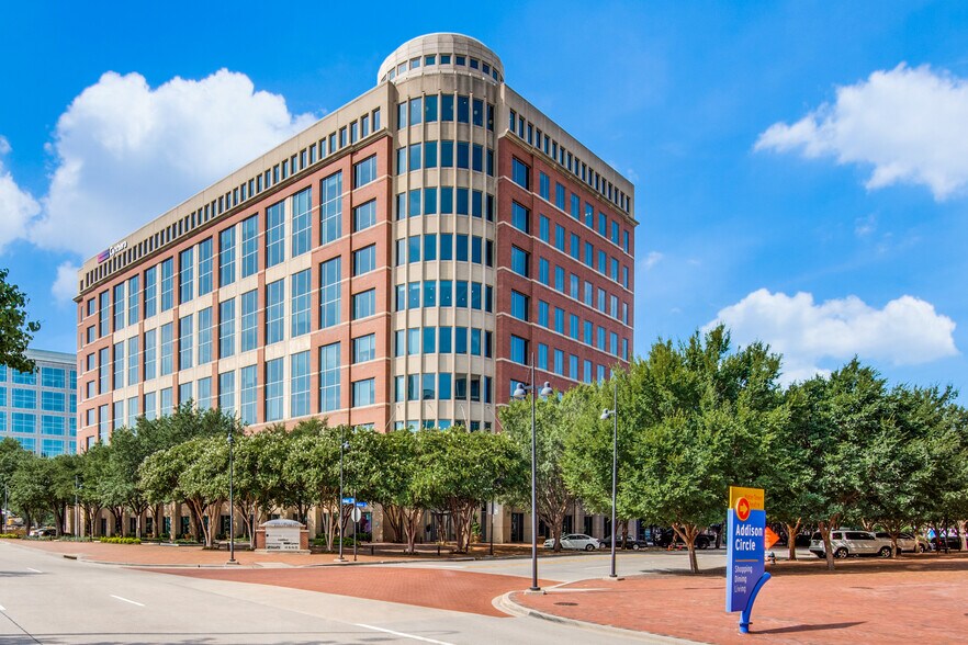 More Photos Of 15601 Dallas Pky, Addison Office For Lease
