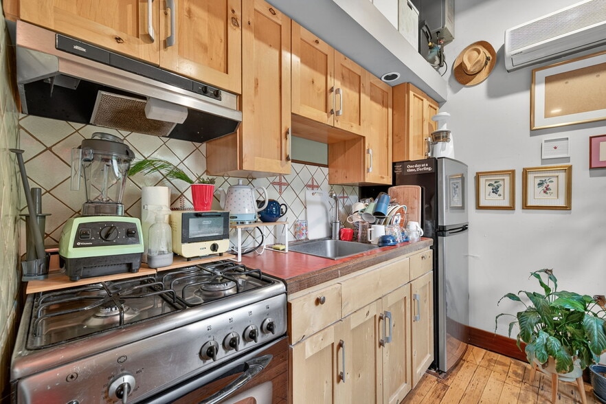 More Photos Of 3300 Broadway St, Sacramento Storefront Retail Office For Lease