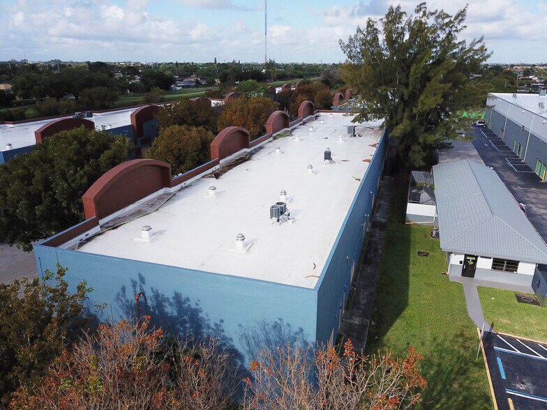 More Photos Of 20200 NW 2nd Ave, Miami Warehouse For Sale