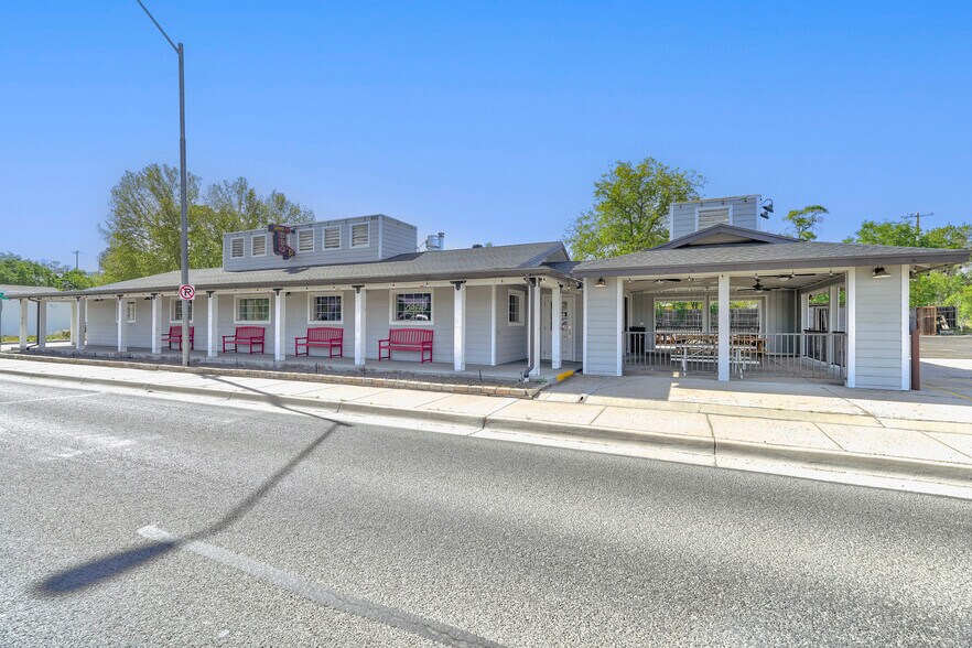More Photos Of 669 E Sheldon St, Prescott Restaurant For Lease