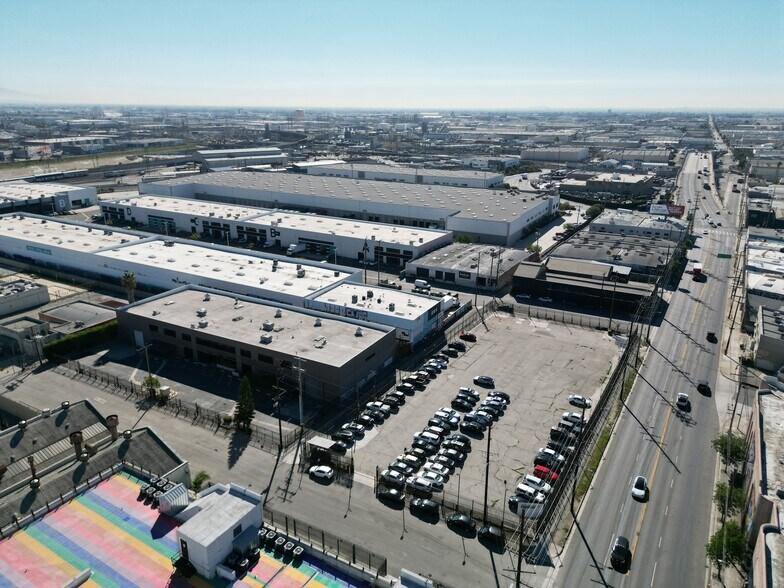 More Photos Of 2430-2438 E 11th St, Los Angeles Warehouse For Lease