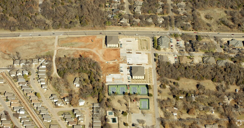 More Photos Of 317 Lilac Dr, Edmond Office For Lease