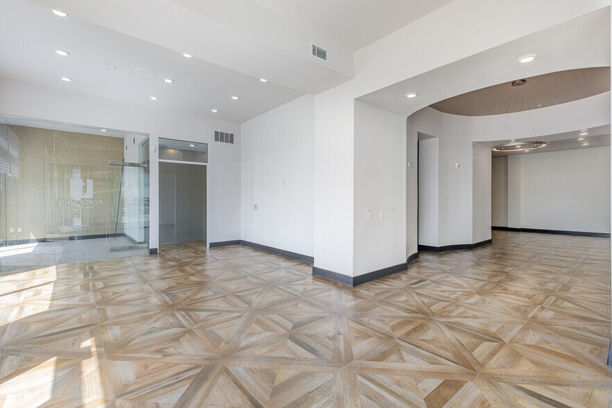 More Photos Of 2200 Carl D Silver Pkwy, Fredericksburg Hotel For Lease