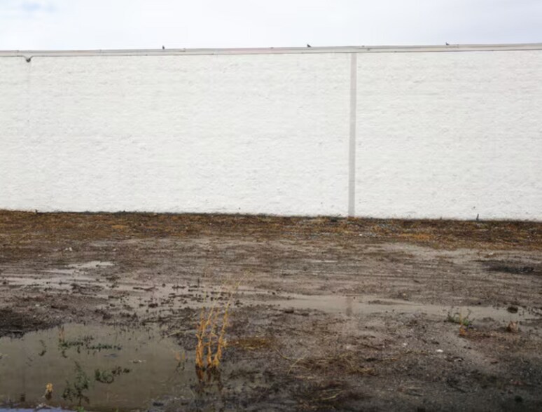 More Photos Of Prime Pasadena Commercial Land | ±24,390 SF | Corner Location, Pasadena Land For Lease