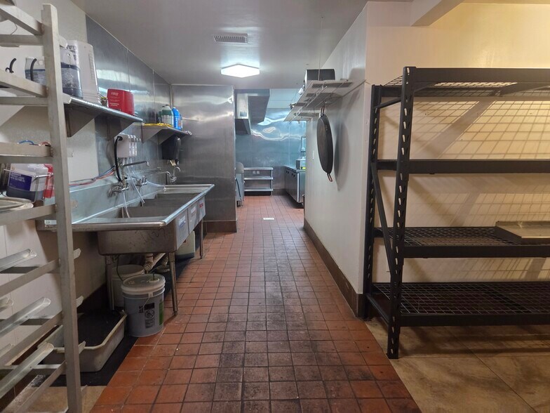 More Photos Of 38201 10th Ave, Zephyrhills Freestanding For Sale