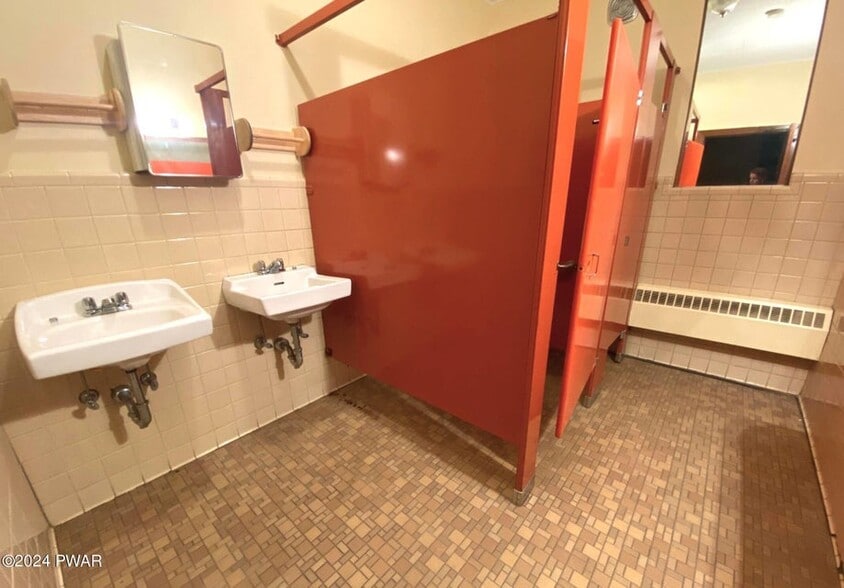 More Photos Of 920 Oak St, Scranton Medical For Sale