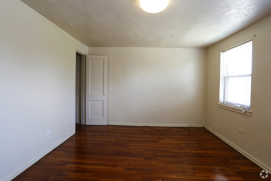 More Photos Of 35 Woodland Dr, Hartford Apartments For Sale