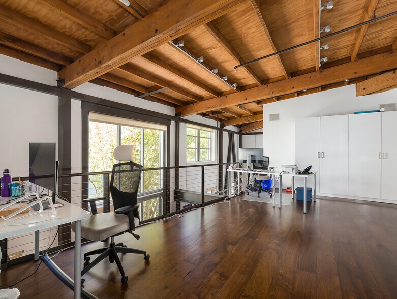 More Photos Of 2100 Abbot Kinney Blvd, Venice Office For Lease