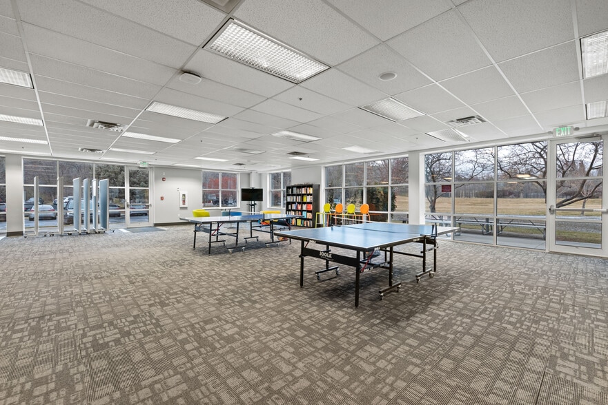 More Photos Of 382 W Park Cir, Provo Office For Sale