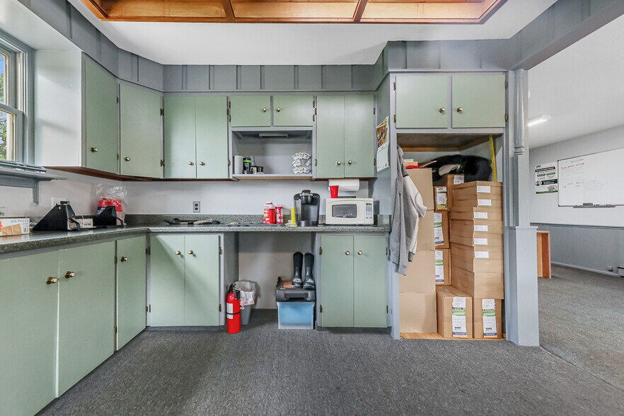 More Photos Of 13390 Ravenna Ave NE, Hartville Flex For Sale