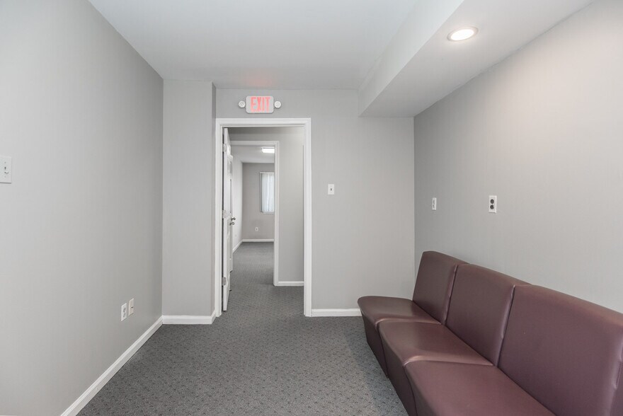 More Photos Of 981 Second Street Pike, Richboro Office For Lease
