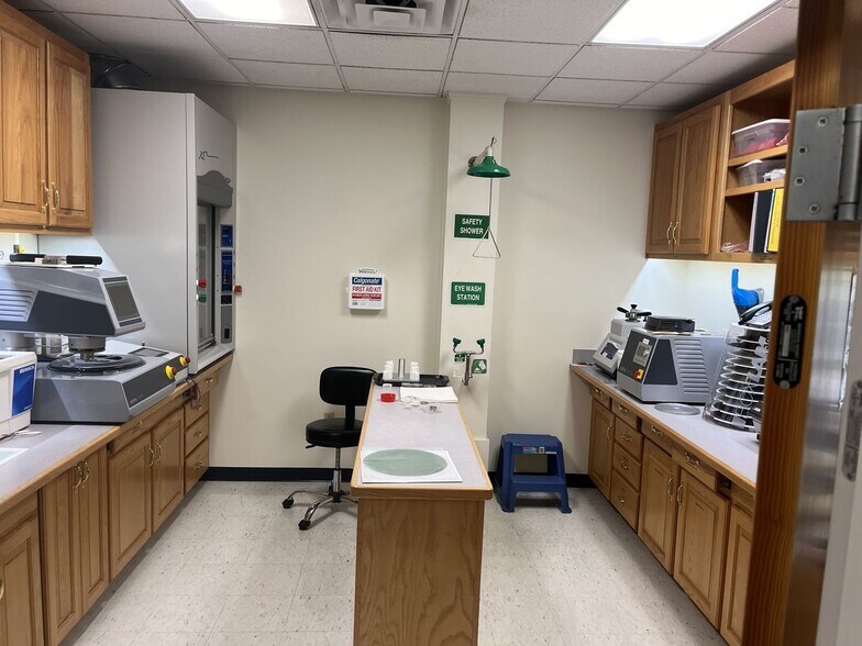 More Photos Of 3320 McLemore Dr, Pensacola Flex For Sale