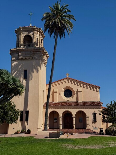 More Photos Of 743 Prospect St, La Jolla Office For Lease