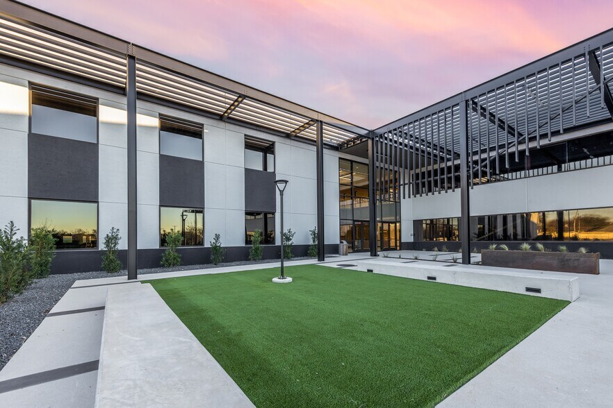 More Photos Of 14231 Tandem Blvd, Austin Office For Lease