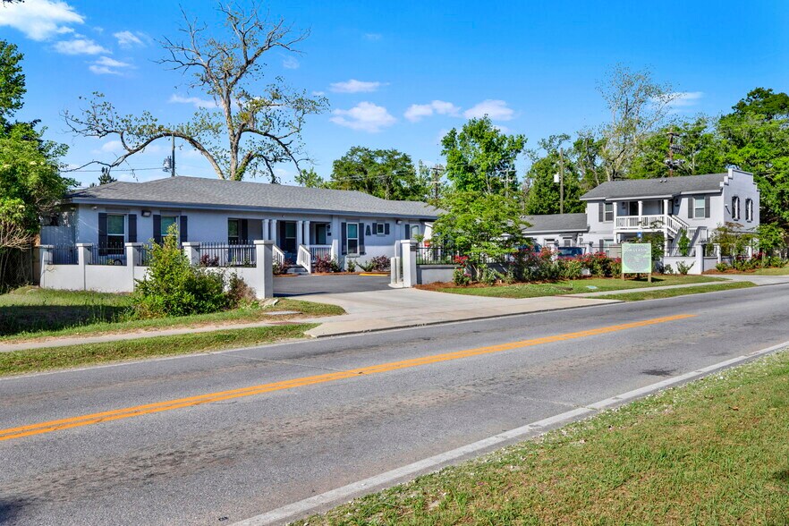 More Photos Of 733 W 52nd St, Savannah Apartments For Sale