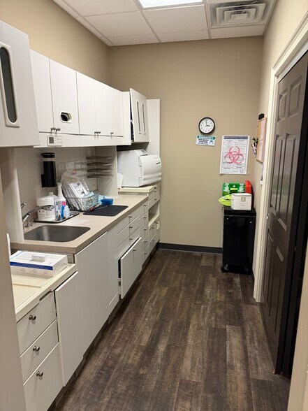 More Photos Of 670 Johnson Ferry Rd, Marietta Medical For Lease