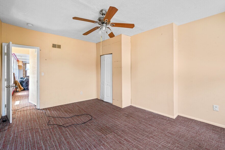 More Photos Of 2800 Huntingdon Ave, Baltimore Storefront Retail Residential For Lease