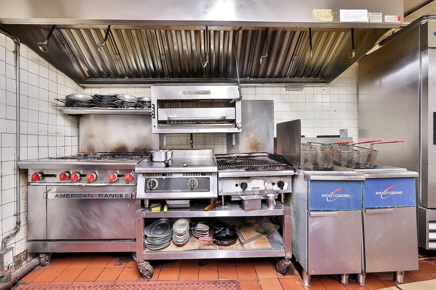 More Photos Of 33-35 W Central Ave, Pearl River Restaurant For Lease