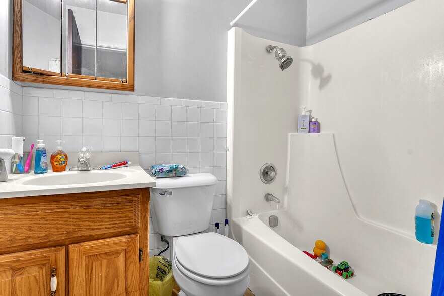 More Photos Of 100 E Market St, Piper City Apartments For Sale