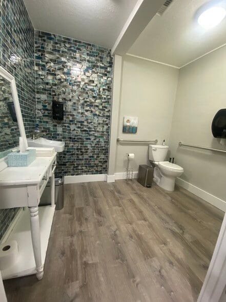 More Photos Of 629 N Dixie Fwy, New Smyrna Beach Medical For Lease