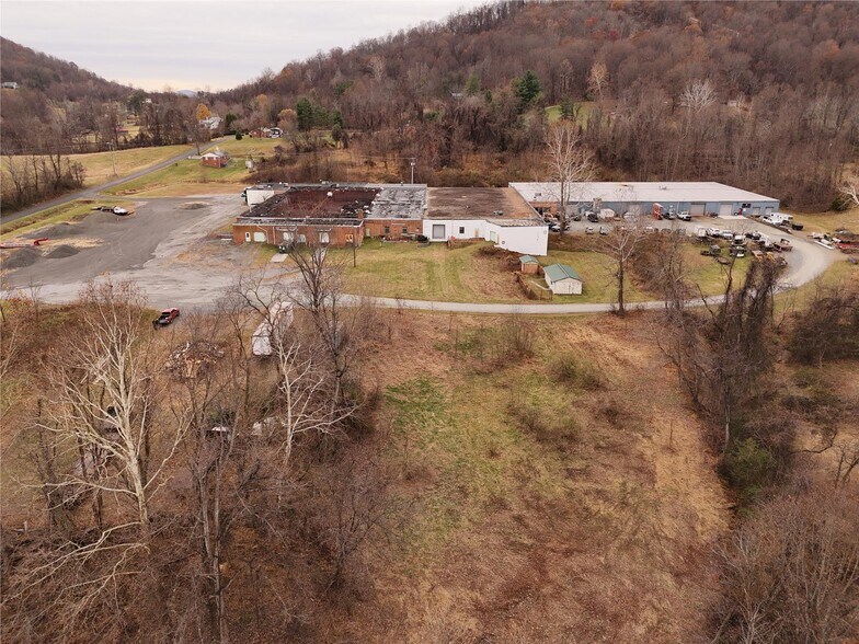 More Photos Of 113 Aileen Rd, Flint Hill Warehouse For Sale