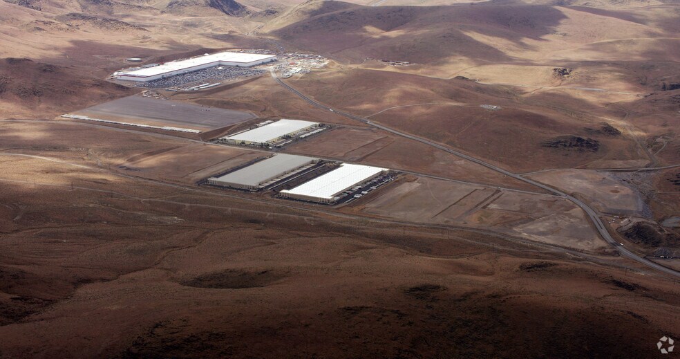 More Photos Of 385 Milan Dr, Mccarran Distribution For Lease