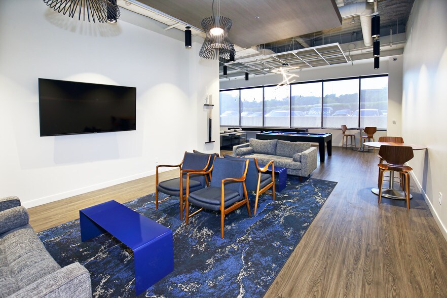 More Photos Of 1320 Greenway Dr, Irving Office For Lease