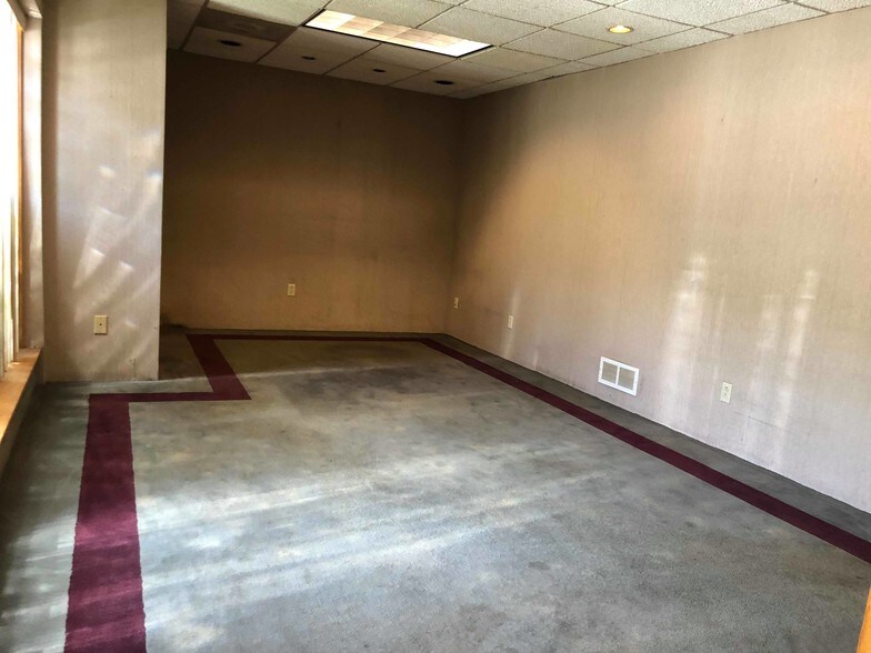 More Photos Of 1038 William Flynn Hwy, Glenshaw Office For Lease