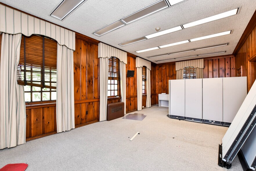 More Photos Of 429 N Main St, Greenville Office Residential For Sale