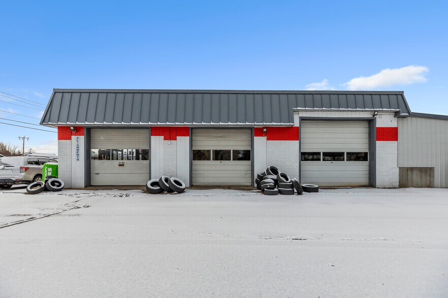 More Photos Of 444 Russell St, Hadley Service Station For Lease