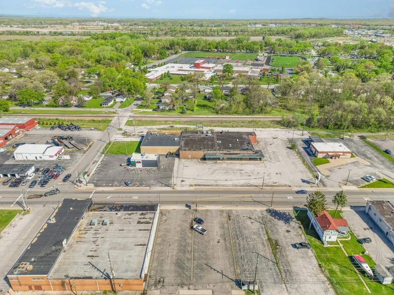More Photos Of 3232 Central Ave, Lake Station Supermarket For Lease