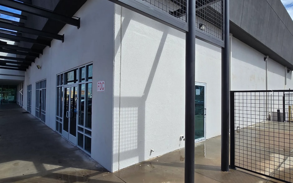 More Photos Of 5700 N Mesa Dr, El Paso Storefront For Lease